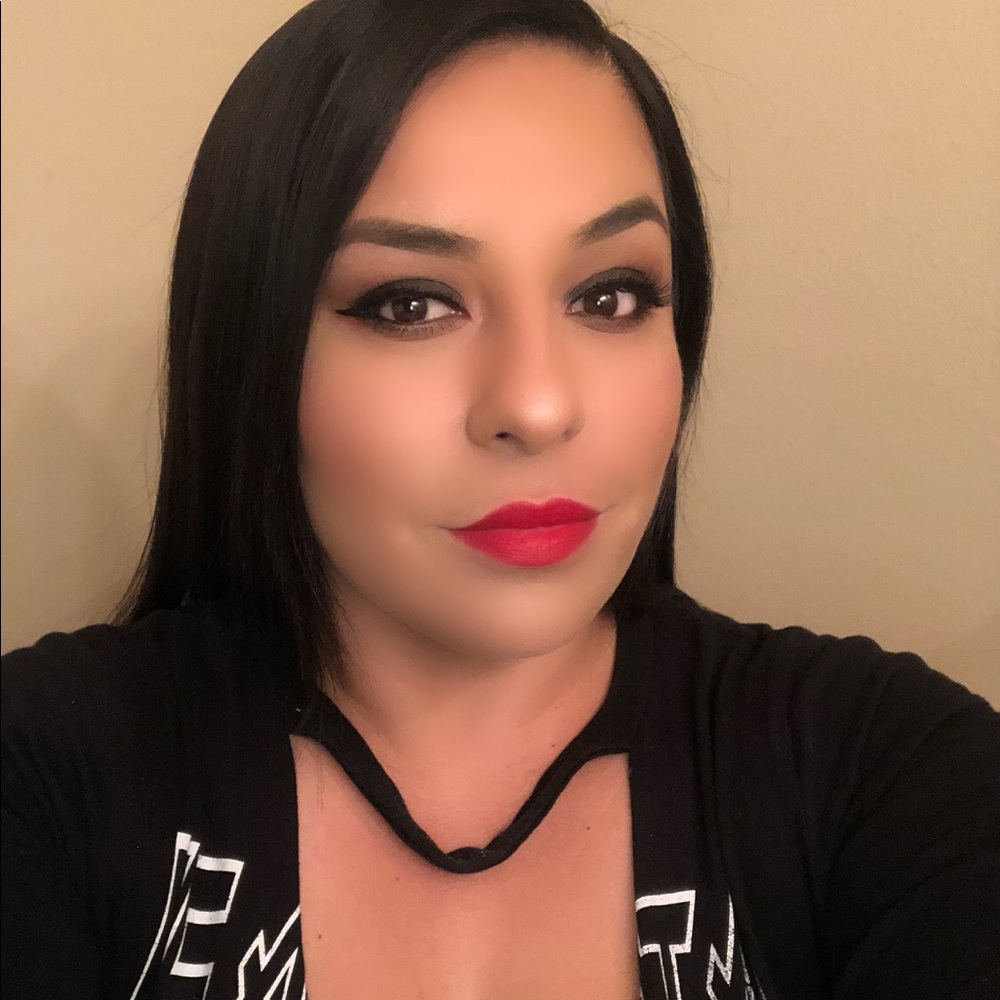 Meet your Posher, Yesenia